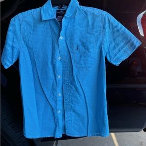 Boys náutica short sleeve dress shirt.  In good condition.  Size 10/12